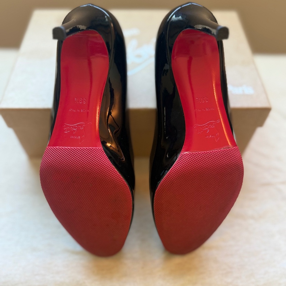 Women’s Christian Louboutin simple black pump